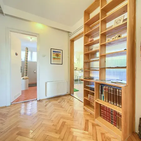 Apartment Feeling Good